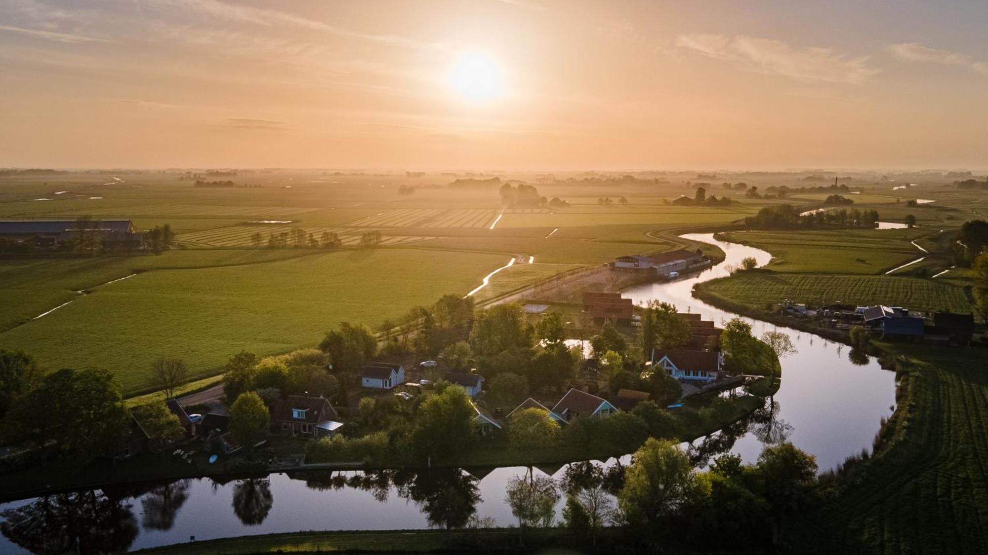 Pod Huisje Met Hottub Dokkum Exterior foto